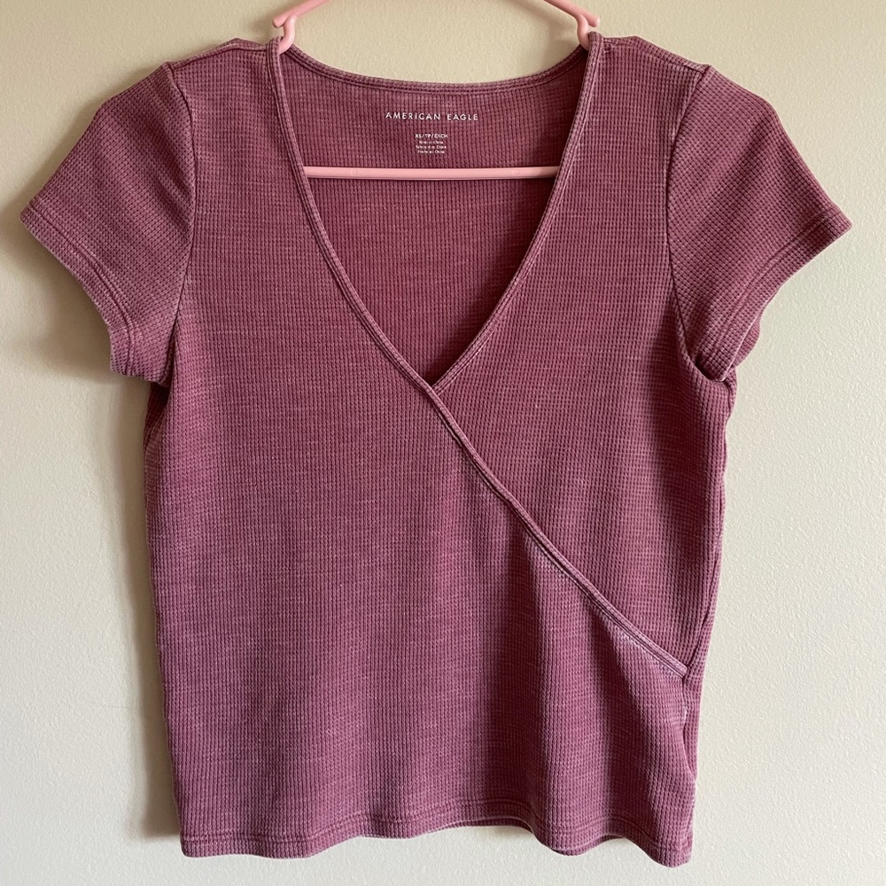 💌American Eagle Faded V-neck crop top❤️